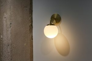 Photo chameleon wall lamp