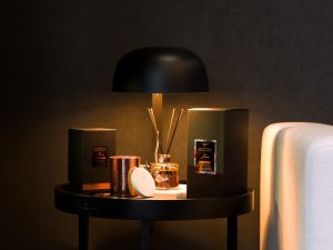Photo Apricot Acrylic Bedroom Table Lamp