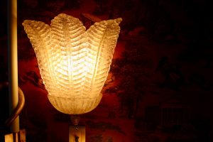 Photo antique milk glass lamp